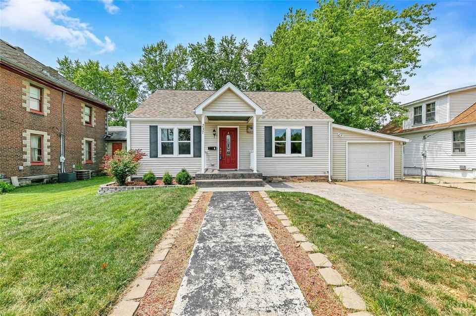 Search Lindsay, Coboconk, Cameron, Bobcaygeon Haliburton & Peterborough Homes, Cottages & Condos For Sale